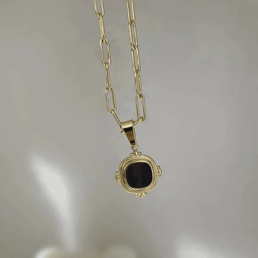 Elegant necklace; Minimalist jewelry; Delicate necklace; Simple elegance; Stylish minimalist necklace; Everyday wear necklace; Chic and sophisticated; Lightweight jewelry; Timeless design; Minimalist pendant; Elegant fashion accessory; Subtle beauty; Versatile necklace; Minimalist style; Elegant layering piece; Perfect gift for her; Modern jewelry design;