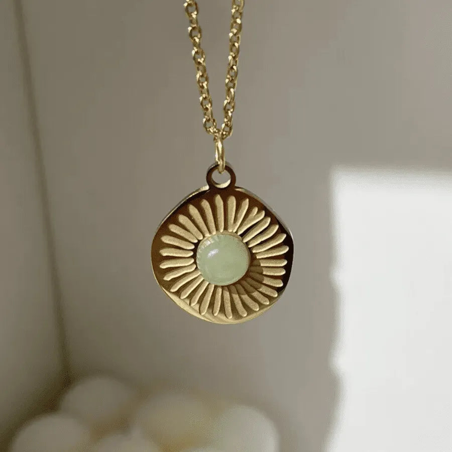 Elegant necklace; Minimalist jewelry; Delicate necklace; Simple elegance; Stylish minimalist necklace; Everyday wear necklace; Chic and sophisticated; Lightweight jewelry; Timeless design; Minimalist pendant; Elegant fashion accessory; Subtle beauty; Versatile necklace; Minimalist style; Elegant layering piece; Perfect gift for her; Modern jewelry design;