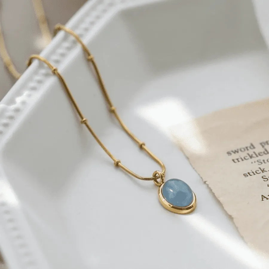 Elegant necklace; Minimalist jewelry; Delicate necklace; Simple elegance; Stylish minimalist necklace; Everyday wear necklace; Chic and sophisticated; Lightweight jewelry; Timeless design; Minimalist pendant; Elegant fashion accessory; Subtle beauty; Versatile necklace; Minimalist style; Elegant layering piece; Perfect gift for her; Modern jewelry design;