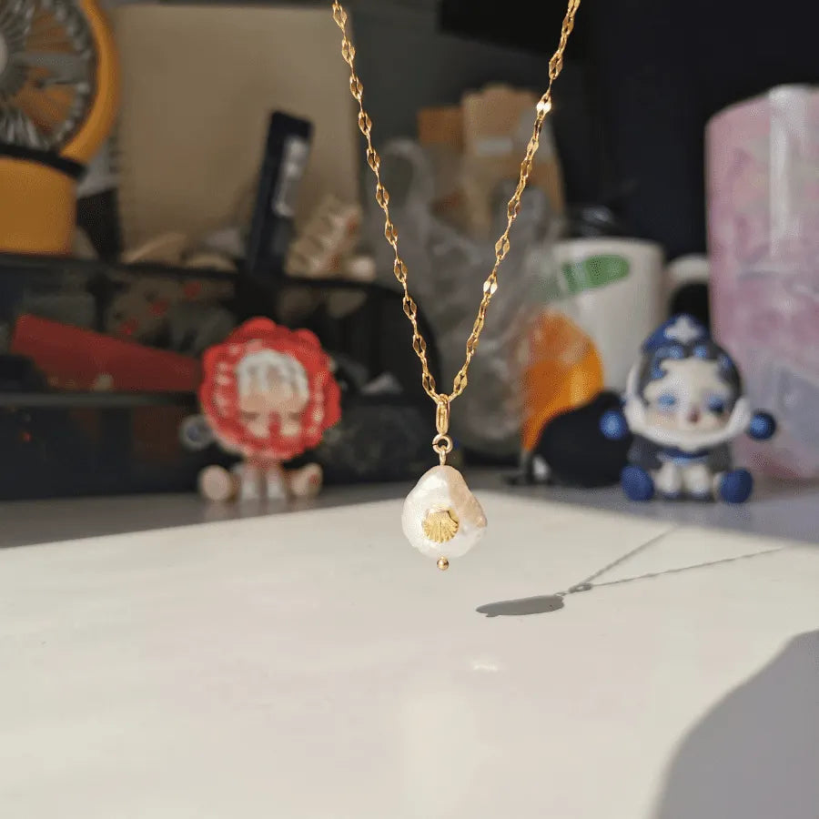 Elegant necklace; Minimalist jewelry; Delicate necklace; Simple elegance; Stylish minimalist necklace; Everyday wear necklace; Chic and sophisticated; Lightweight jewelry; Timeless design; Minimalist pendant; Elegant fashion accessory; Subtle beauty; Versatile necklace; Minimalist style; Elegant layering piece; Perfect gift for her; Modern jewelry design;