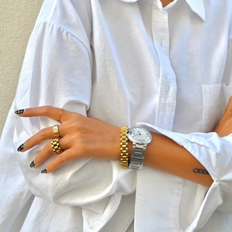 18K gold-plated ring; Wide minimalist link ring; Beauty minimalist ring; Gold-plated link ring; Simple gold ring; Elegant wide ring; Minimalist gold jewelry; 18K gold fashion ring; Chic link ring; Modern gold-plated ring; Statement minimalist ring; Stylish wide link ring; 18K gold accessory; Trendy gold ring; Luxurious minimalist design; Gold-plated beauty ring; Versatile gold ring;