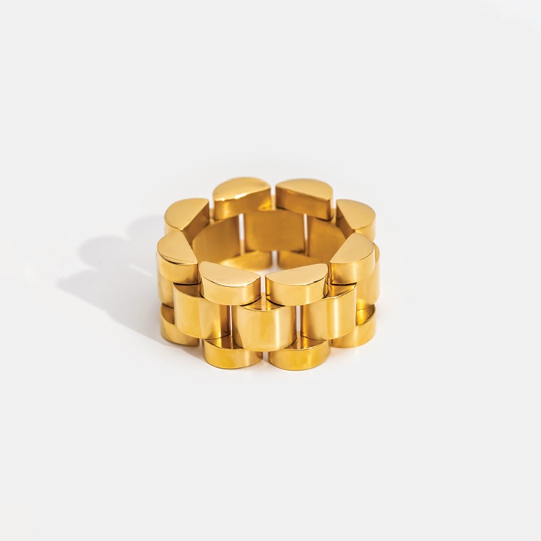 18K gold-plated ring; Wide minimalist link ring; Beauty minimalist ring; Gold-plated link ring; Simple gold ring; Elegant wide ring; Minimalist gold jewelry; 18K gold fashion ring; Chic link ring; Modern gold-plated ring; Statement minimalist ring; Stylish wide link ring; 18K gold accessory; Trendy gold ring; Luxurious minimalist design; Gold-plated beauty ring; Versatile gold ring;