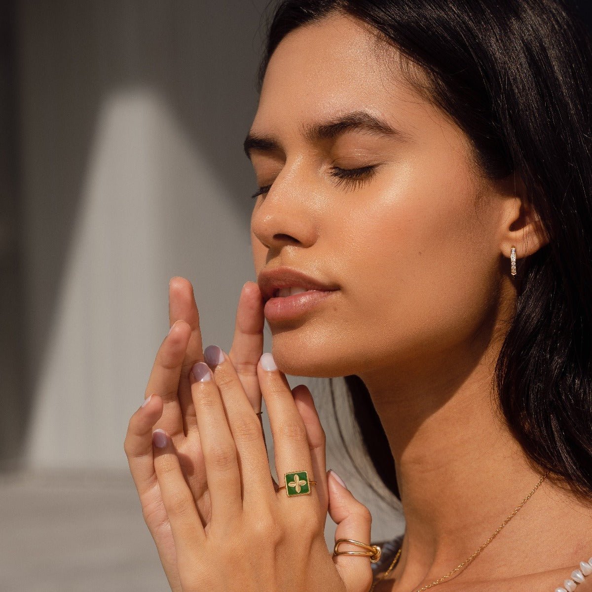 adjustable green clover ring; 18k gold plated jewelry; lucky charm accessory; elegant and stylish; perfect for everyday wear; symbolizes good luck; handcrafted with care; unique gift for her; versatile and trendy; beautiful green hue; customizable fit for all sizes; fashionable and meaningful; enhances any outfit; ideal for stacking rings; lightweight and comfortable; exquisite gold finish; perfect for special occasions; charming addition to your jewelry collection; great gift for birthdays;