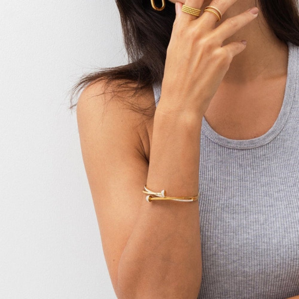 Pulseira de unhas banhada a ouro 18K com zircônias | São Lazuli