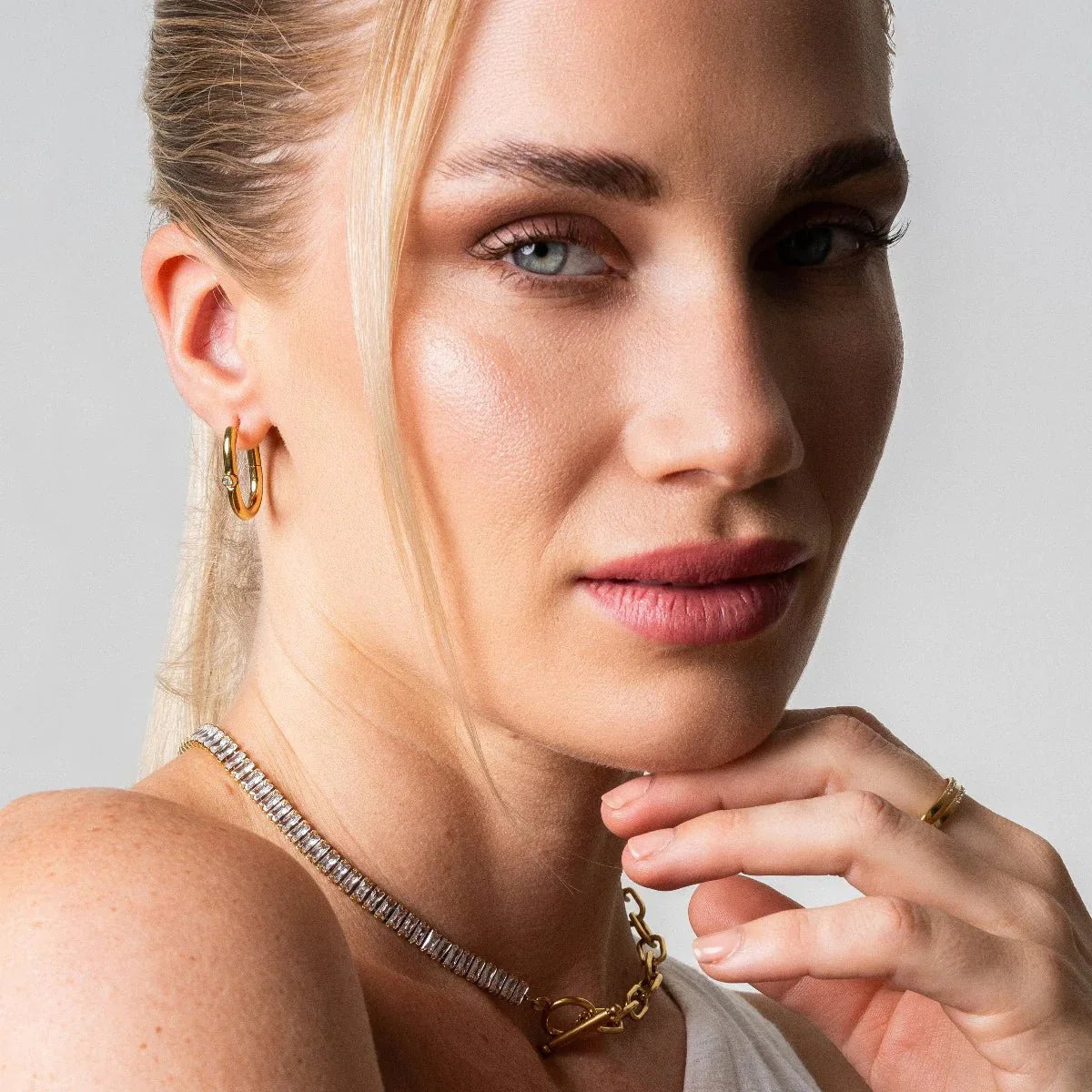 gold-plated necklace; elegant gold-plated necklace; handcrafted gold-plated necklace; gold jewellery; gold chain; artisanal gold-plated necklace; classic gold-plated necklace; chic gold-plated necklace; designer gold-plated necklace; minimalist gold-plated necklace; gold pendant necklace; high-quality gold-plated necklace; fashionable gold-plated necklace; gold-plated necklace gift; stylish gold-plated necklace; premium gold-plated necklace; luxurious gold-plated necklace; exquisite gold-plated necklace; go