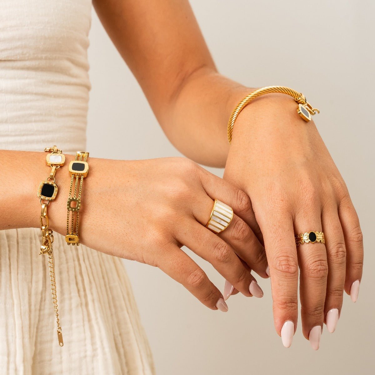 Pulseira mono quadrada banhada a ouro 18K | São Lazuli