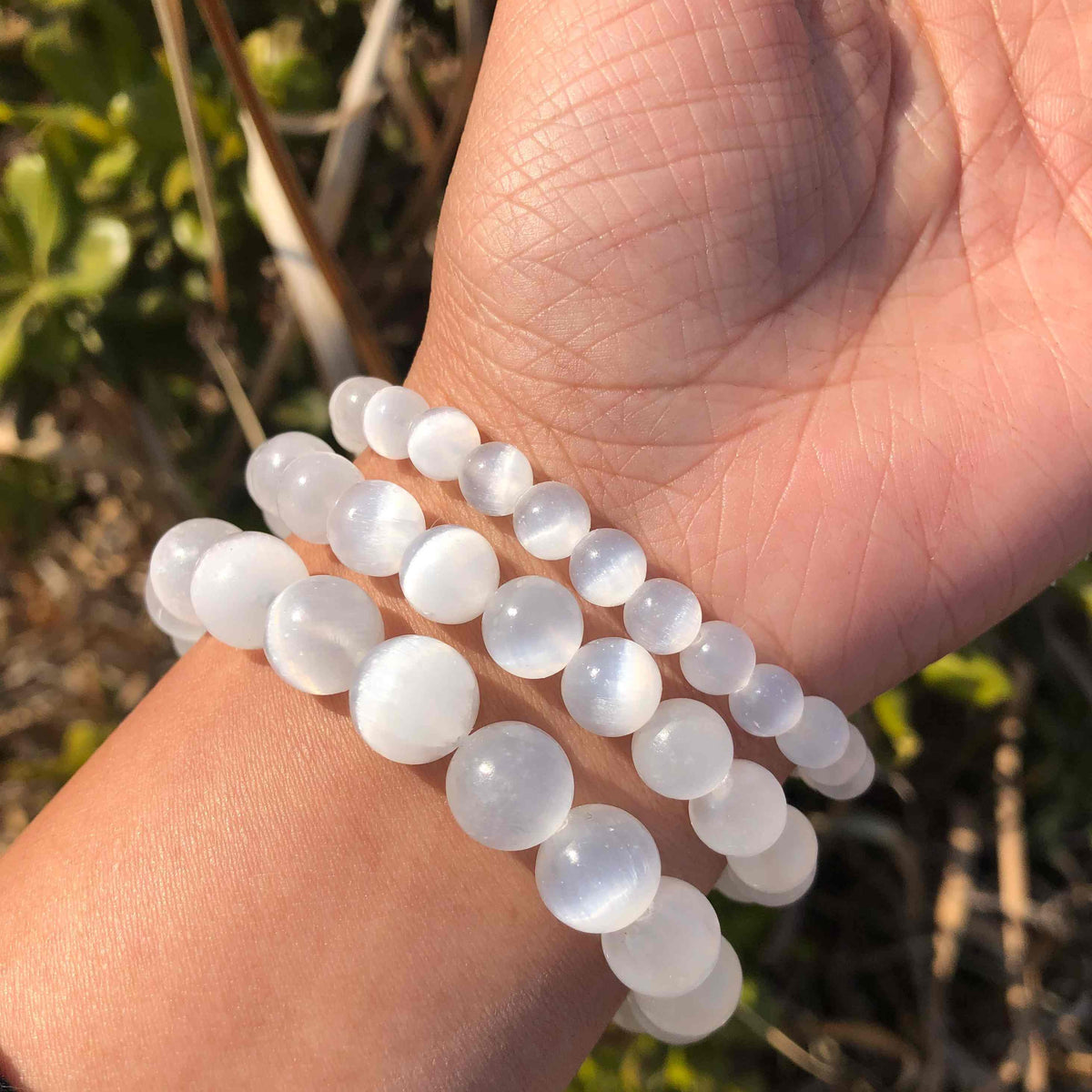 Selenite purification bracelet; Selenite stone bracelet; Handcrafted natural stone jewelry; Unique design for cleansing and healing; Artisan-crafted accessory; Ethically sourced selenite; Gift for spiritual enthusiasts; Stylish and elegant for everyday wear; Durable and fashionable; Beautifully polished selenite beads; Unique spiritual gift; Bracelet for energy clearing and purification; Natural stones for emotional balance; Lightweight and comfortable; Ideal for meditation practices;