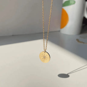 Elegant necklace; Minimalist jewelry; Delicate necklace; Simple elegance; Stylish minimalist necklace; Everyday wear necklace; Chic and sophisticated; Lightweight jewelry; Timeless design; Minimalist pendant; Elegant fashion accessory; Subtle beauty; Versatile necklace; Minimalist style; Elegant layering piece; Perfect gift for her; Modern jewelry design;