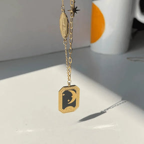 Elegant necklace; Minimalist jewelry; Delicate necklace; Simple elegance; Stylish minimalist necklace; Everyday wear necklace; Chic and sophisticated; Lightweight jewelry; Timeless design; Minimalist pendant; Elegant fashion accessory; Subtle beauty; Versatile necklace; Minimalist style; Elegant layering piece; Perfect gift for her; Modern jewelry design;