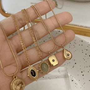 Elegant necklace; Minimalist jewelry; Delicate necklace; Simple elegance; Stylish minimalist necklace; Everyday wear necklace; Chic and sophisticated; Lightweight jewelry; Timeless design; Minimalist pendant; Elegant fashion accessory; Subtle beauty; Versatile necklace; Minimalist style; Elegant layering piece; Perfect gift for her; Modern jewelry design;