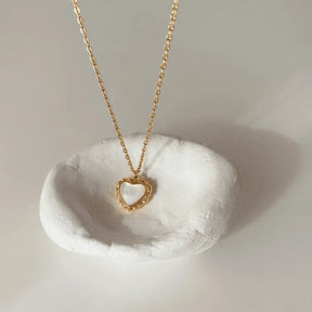 Elegant necklace; Minimalist jewelry; Delicate necklace; Simple elegance; Stylish minimalist necklace; Everyday wear necklace; Chic and sophisticated; Lightweight jewelry; Timeless design; Minimalist pendant; Elegant fashion accessory; Subtle beauty; Versatile necklace; Minimalist style; Elegant layering piece; Perfect gift for her; Modern jewelry design;