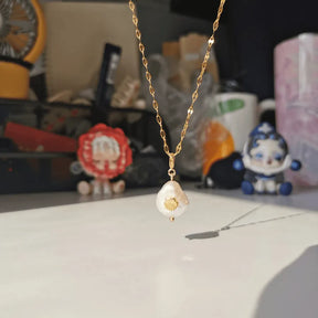 Elegant necklace; Minimalist jewelry; Delicate necklace; Simple elegance; Stylish minimalist necklace; Everyday wear necklace; Chic and sophisticated; Lightweight jewelry; Timeless design; Minimalist pendant; Elegant fashion accessory; Subtle beauty; Versatile necklace; Minimalist style; Elegant layering piece; Perfect gift for her; Modern jewelry design;