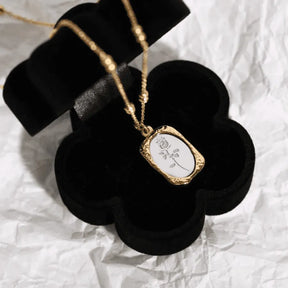 Elegant necklace; Minimalist jewelry; Delicate necklace; Simple elegance; Stylish minimalist necklace; Everyday wear necklace; Chic and sophisticated; Lightweight jewelry; Timeless design; Minimalist pendant; Elegant fashion accessory; Subtle beauty; Versatile necklace; Minimalist style; Elegant layering piece; Perfect gift for her; Modern jewelry design;