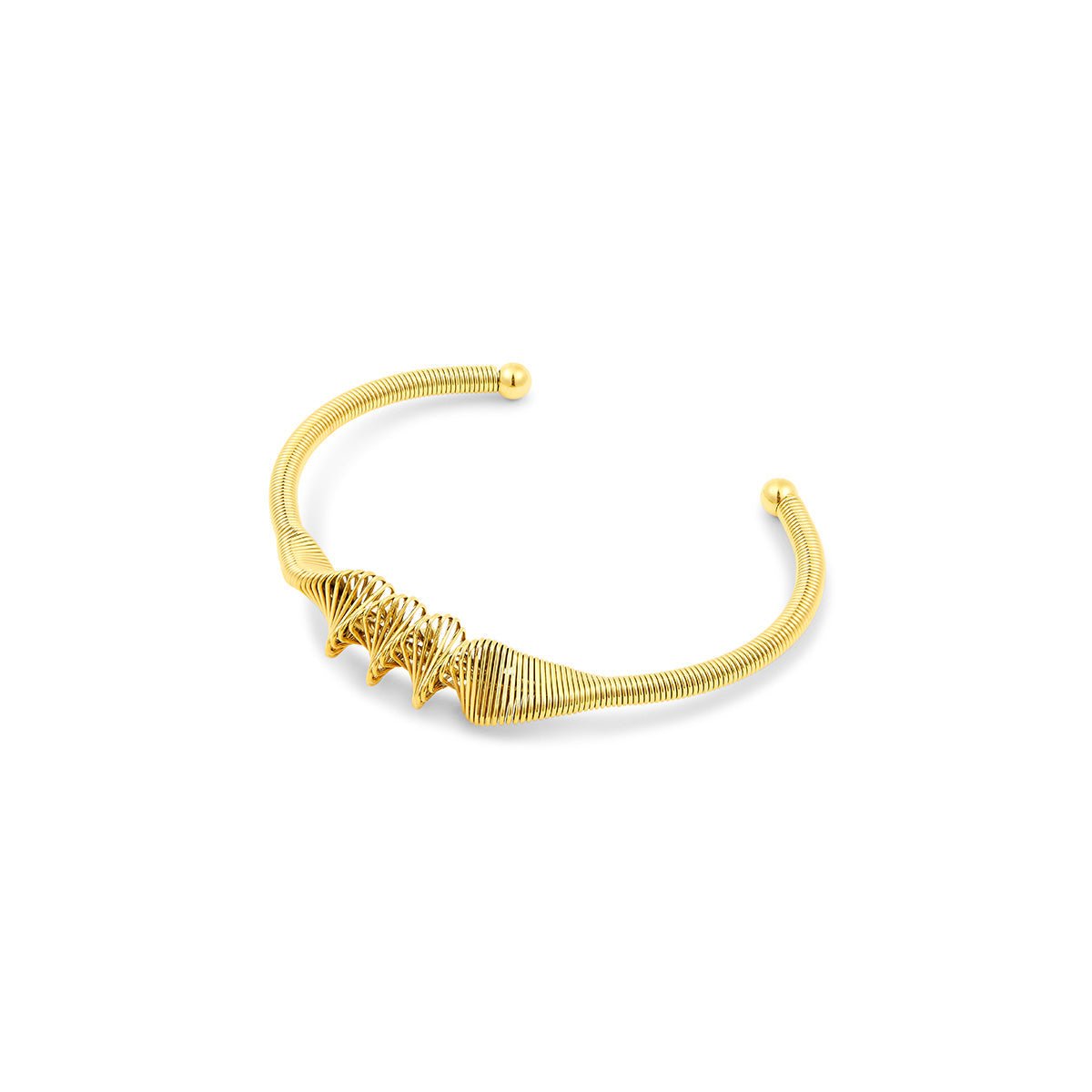 Gold-plated_bracelet_elegant_accessory_discreet_luxury_sophisticated_fashion_refined_style_golden_shine