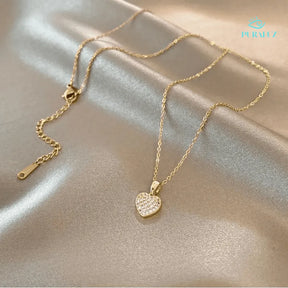 Crystal heart necklace; Elegant heart necklace; Sparkling crystal jewelry; Heart-shaped necklace; Love-inspired necklace; Romantic crystal necklace; Crystal jewelry for women; Heart pendant necklace; Sparkling love necklace; Shiny crystal heart; Dazzling heart necklace; Luxury heart necklace; Romantic gift jewelry; Crystal love pendant; Elegant crystal heart;