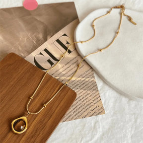 Elegant necklace; Minimalist jewelry; Delicate necklace; Simple elegance; Stylish minimalist necklace; Everyday wear necklace; Chic and sophisticated; Lightweight jewelry; Timeless design; Minimalist pendant; Elegant fashion accessory; Subtle beauty; Versatile necklace; Minimalist style; Elegant layering piece; Perfect gift for her; Modern jewelry design;