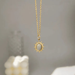 Elegant necklace; Minimalist jewelry; Delicate necklace; Simple elegance; Stylish minimalist necklace; Everyday wear necklace; Chic and sophisticated; Lightweight jewelry; Timeless design; Minimalist pendant; Elegant fashion accessory; Subtle beauty; Versatile necklace; Minimalist style; Elegant layering piece; Perfect gift for her; Modern jewelry design;