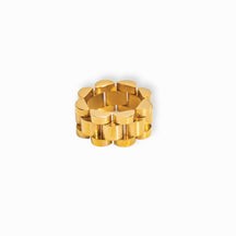 18K gold-plated ring; Wide minimalist link ring; Beauty minimalist ring; Gold-plated link ring; Simple gold ring; Elegant wide ring; Minimalist gold jewelry; 18K gold fashion ring; Chic link ring; Modern gold-plated ring; Statement minimalist ring; Stylish wide link ring; 18K gold accessory; Trendy gold ring; Luxurious minimalist design; Gold-plated beauty ring; Versatile gold ring;