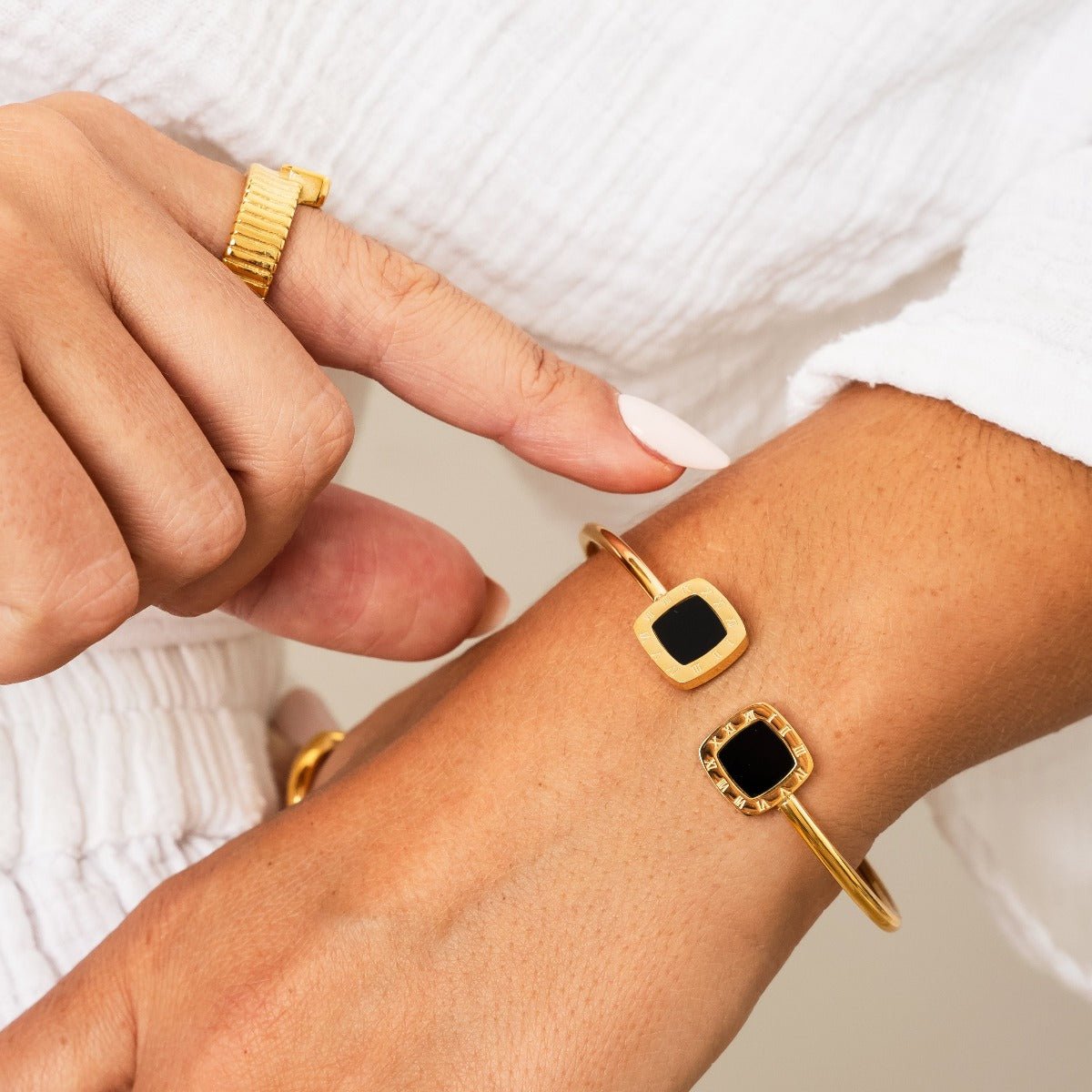 18K Gold-Plated Bella Onyx Bracelet | Saint Lazuli