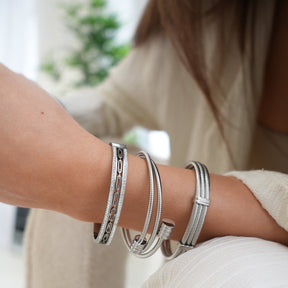 Silver bracelet; elegant accessory; discreet luxury; sophisticated fashion; refined style; silver shine; delicate jewellery; luxurious detail; elegant design; impeccable finish; perfect gift; timeless fashion; versatile accessory; classic beauty; subtle glamour; feminine style; high quality; exclusive piece; silver charm; touch of elegance.