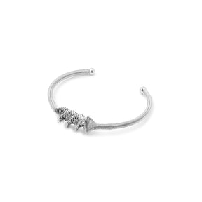 Silver bracelet; elegant accessory; discreet luxury; sophisticated fashion; refined style; silver shine; delicate jewellery; luxurious detail; elegant design; impeccable finish; perfect gift; timeless fashion; versatile accessory; classic beauty; subtle glamour; feminine style; high quality; exclusive piece; silver charm; touch of elegance.