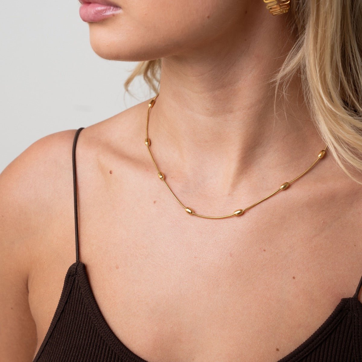 gold-plated necklace; elegant gold-plated necklace; handcrafted gold-plated necklace; gold jewellery; gold chain; artisanal gold-plated necklace; classic gold-plated necklace; chic gold-plated necklace; designer gold-plated necklace; minimalist gold-plated necklace; gold pendant necklace; high-quality gold-plated necklace; fashionable gold-plated necklace; gold-plated necklace gift; stylish gold-plated necklace; premium gold-plated necklace; luxurious gold-plated necklace; exquisite gold-plated necklace; go