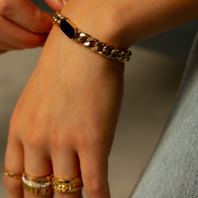 Pulseira de corrente com pingente retangular banhado a ouro 18K | São Lazuli