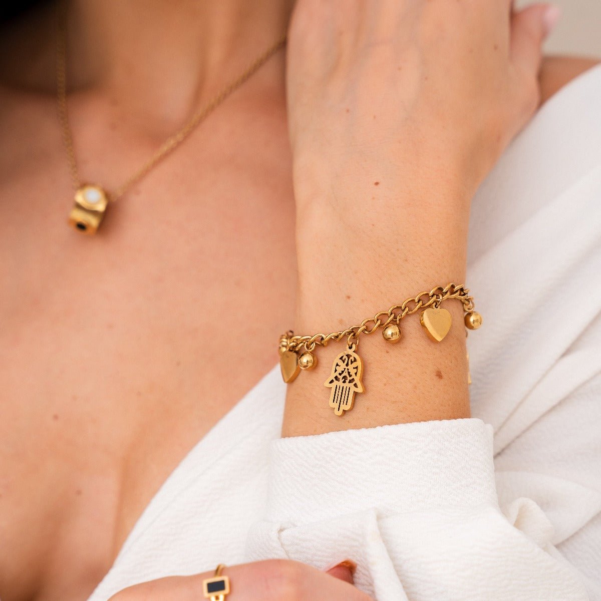 18K Gold-Plated Chain Bracelet with Heart and Hamsa Pendant | Saint Lazuli